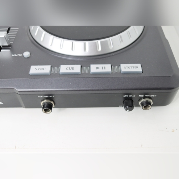 Numark Mixtrack Pro DJ Controller - Picture 5 of 8